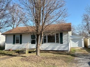 520 Schumaker St, Carmi, IL 62821
