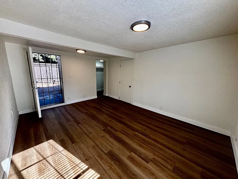 1014 S Evans St #3 — Photo 9