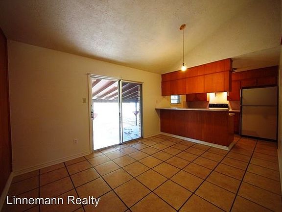 3rd image of 114 Hardeman St