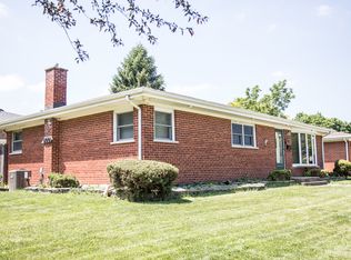 600 White Oak Dr, Roselle, IL