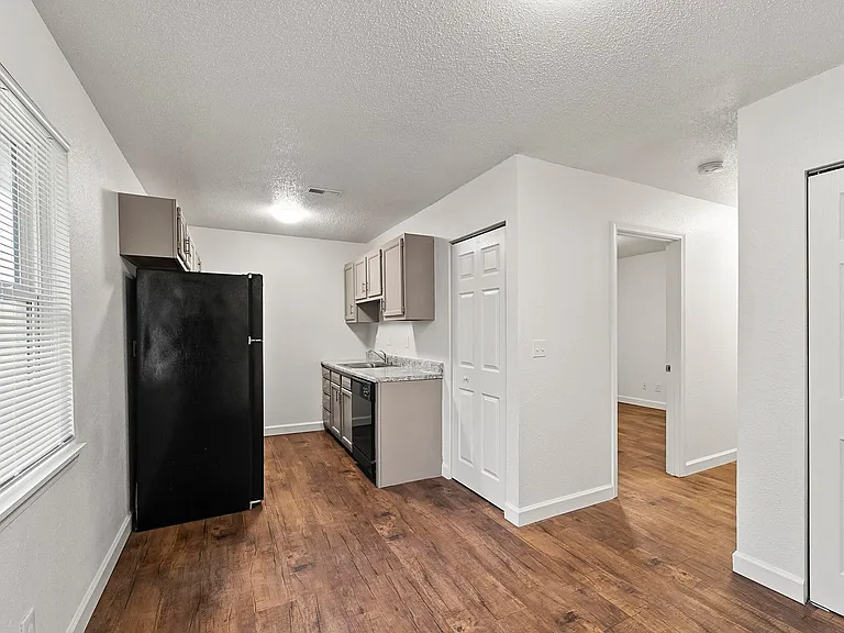 Metro Apartments At Bethalto — Photo 13