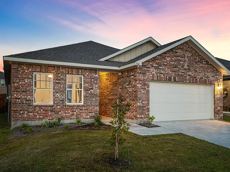 766 Camden Dr — Photo 48