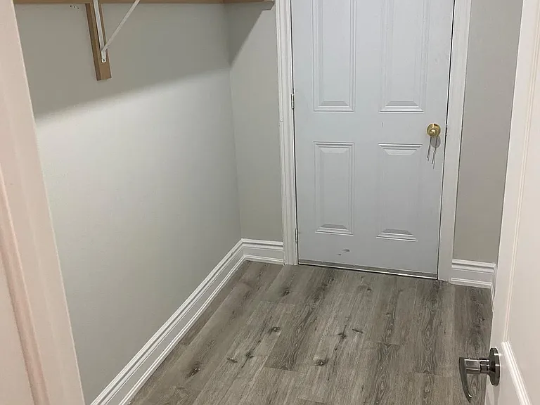 409 Comiskey Cres #BASEMENT — Photo 16