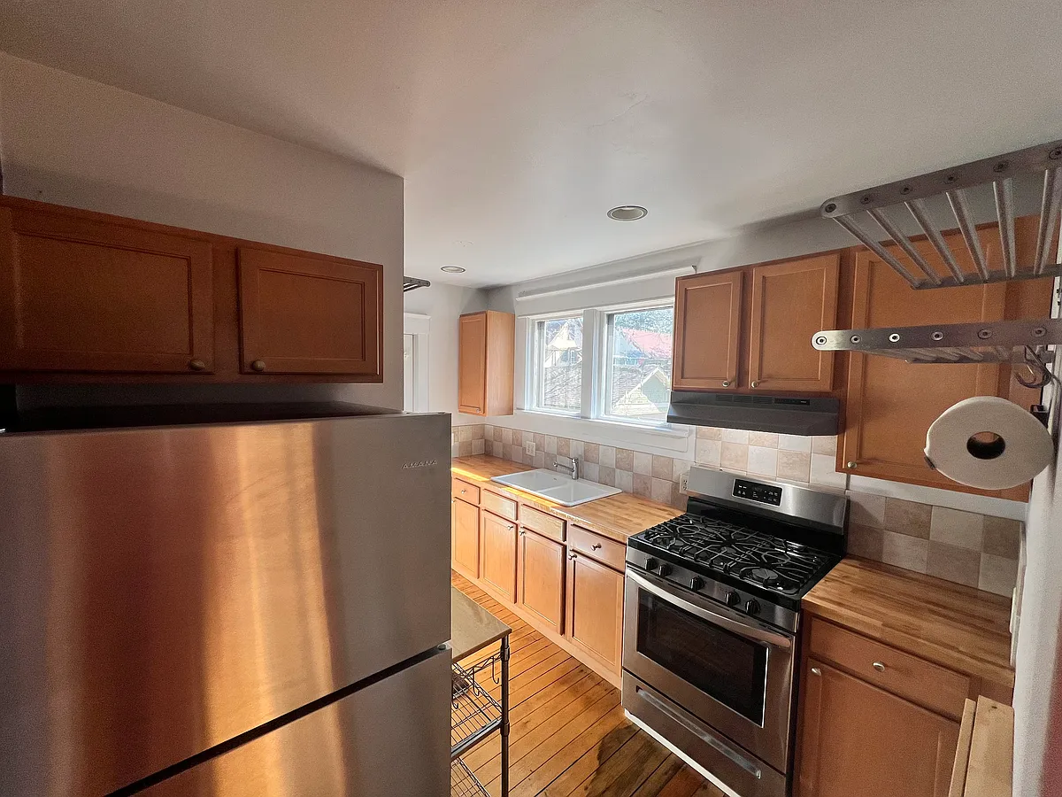 Building Photo - 1453 Genessee St SE #1