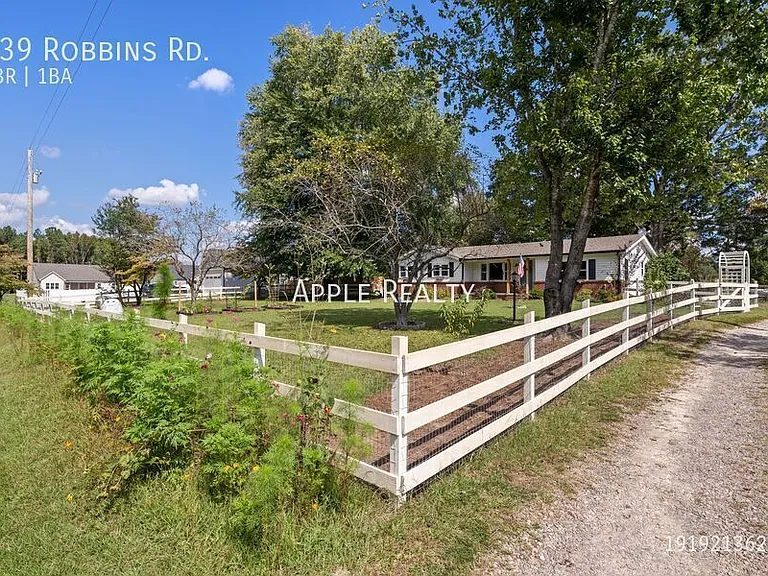 339 Robbins Rd — Photo 2