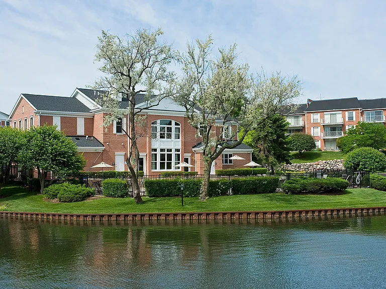 Versailles on the Lakes Schaumburg — Photo 35