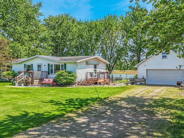 N8053 Hickory Rd, Bear Creek, WI 54922