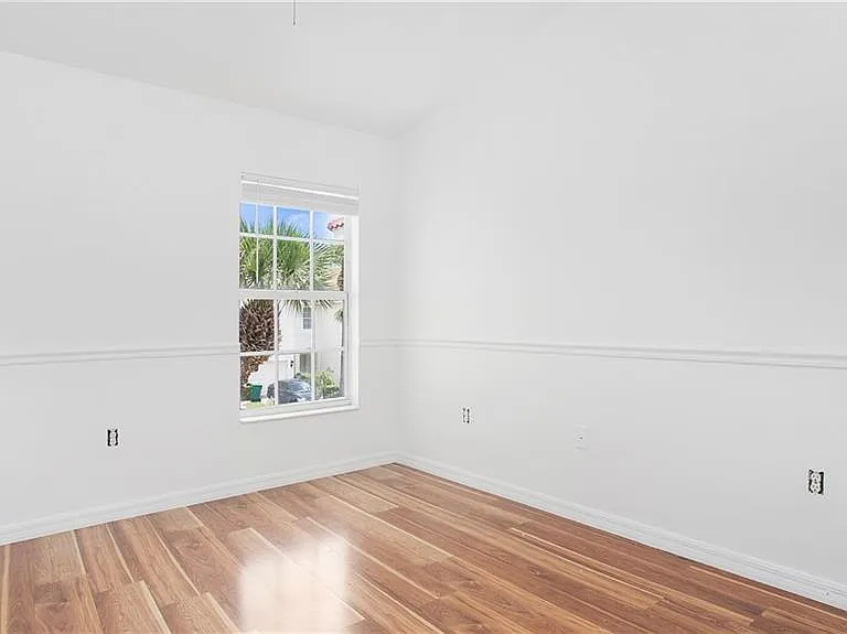 880 Hampton Cir — Photo 25