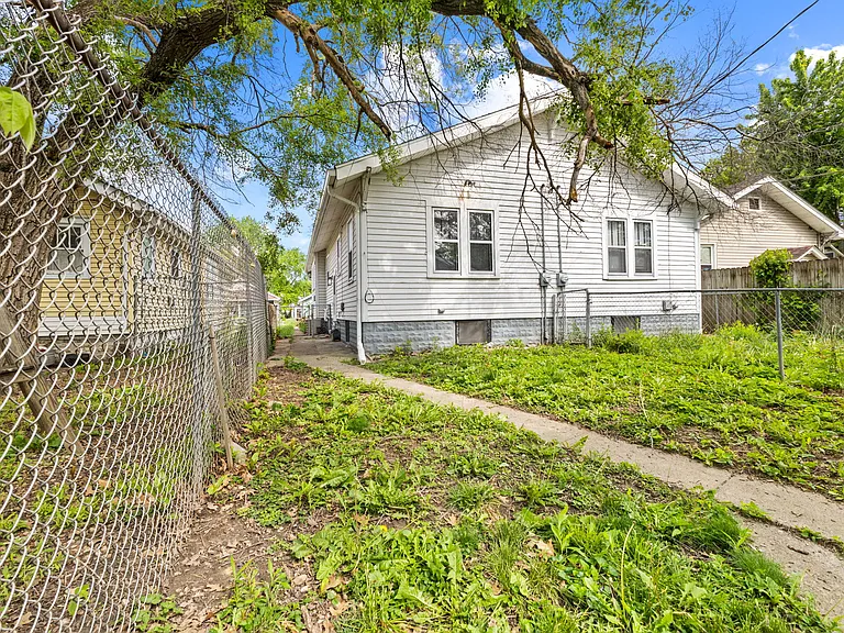 950 N Chester Ave — Photo 25