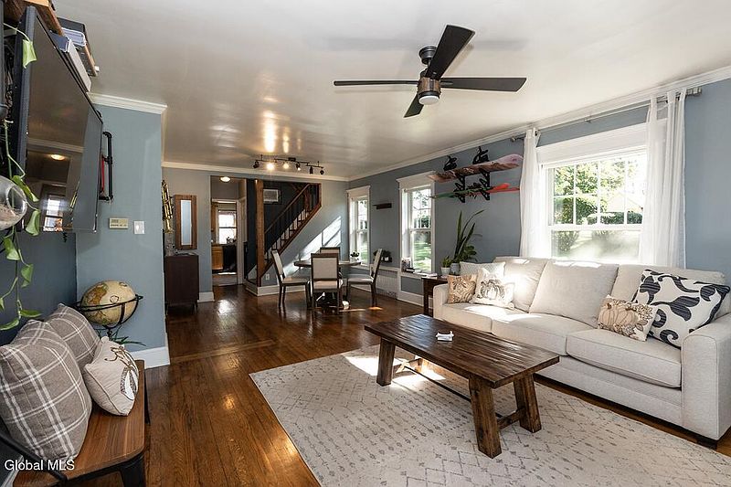 3rd image of 1569 Grand Boulevard
