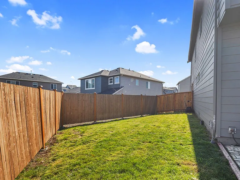 10737 184th St E — Photo 37