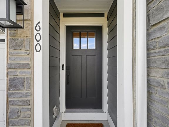 3rd image of 600 Spruce Ln