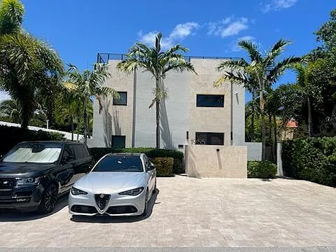 1 bed, 2.0 bath, 1275 sqft, $4,500 — Photo 3