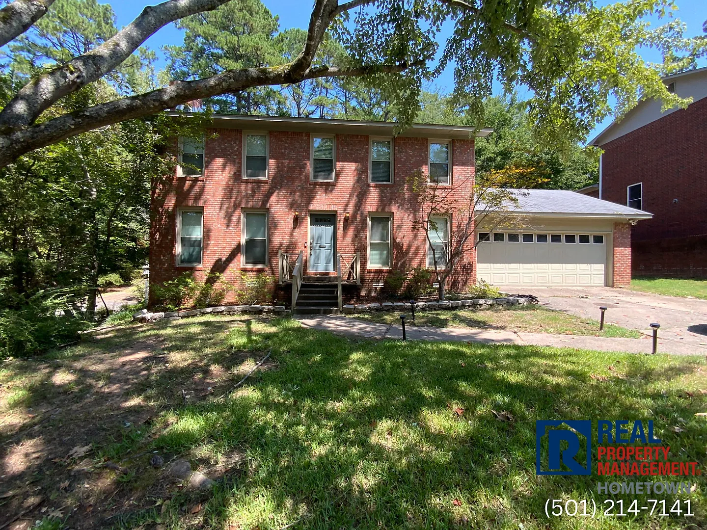 Spacious 3-Bedroom Home with Fireplace & Screened Porch in Little Rock! — Photo 1