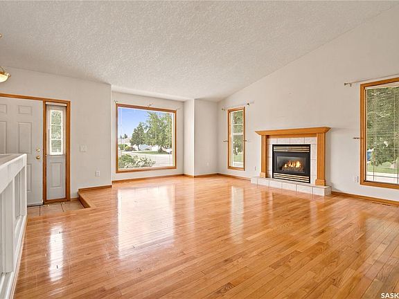 5th image of 743 Pezer COURT