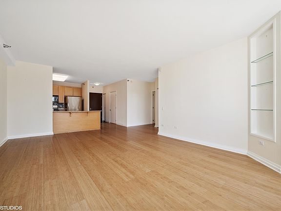 5th image of 33 W Ontario St APT 45D