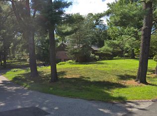 43 Sutin Pl, Chestnut Ridge, NY 10977