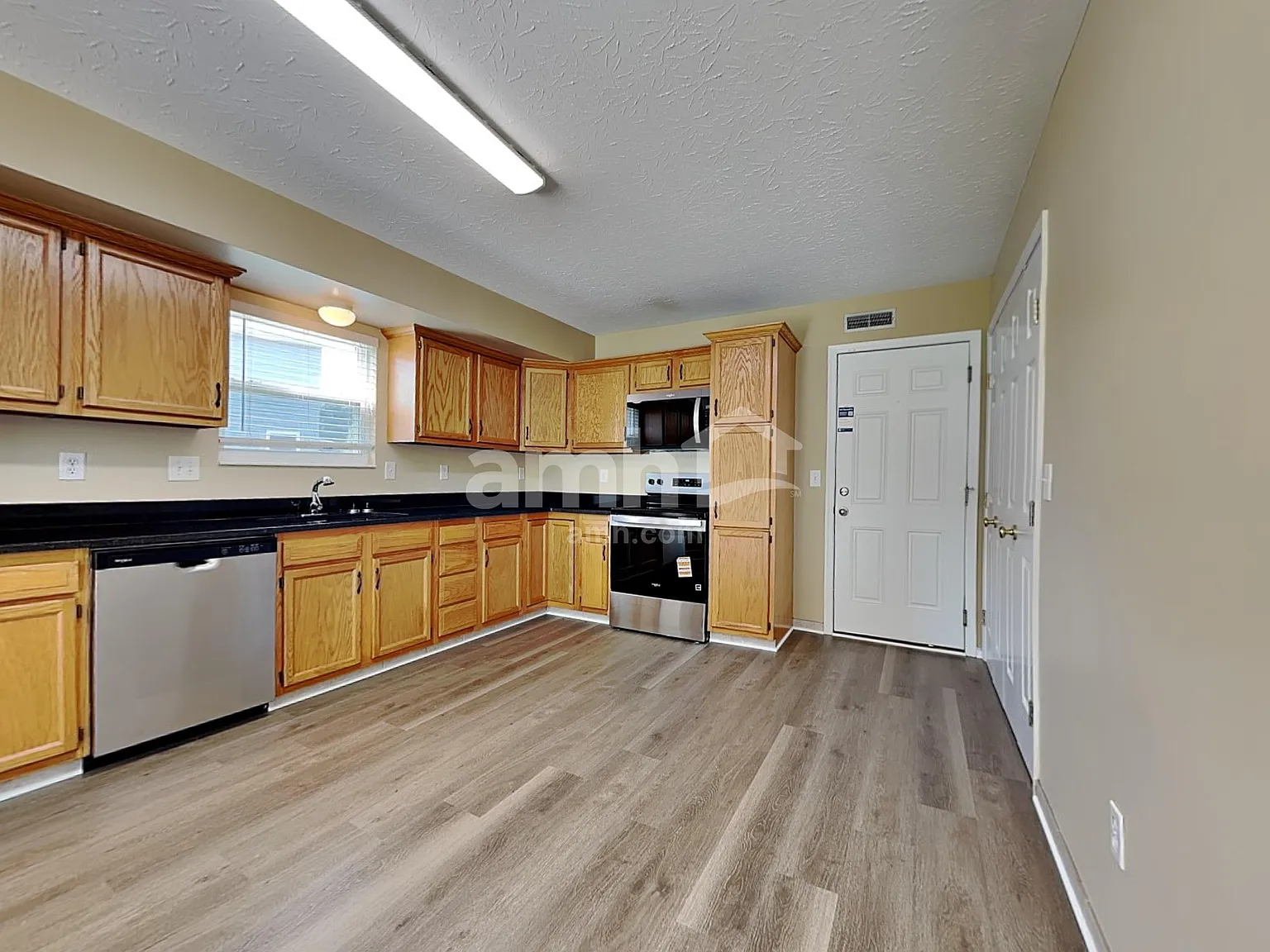 3 bed, 2.5 bath, 1680 sqft, $2,255 — Photo 3