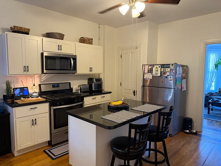 50 E Princess St #2 — Photo 5