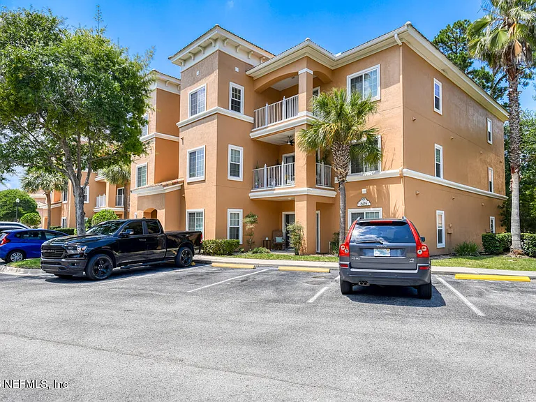 605 Fairway Dr #203 — Photo 3