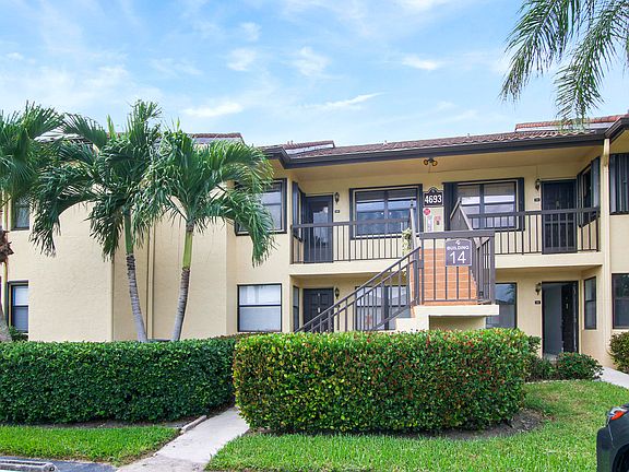 2nd image of 4693 Lucerne Lakes Boulevard E #203