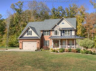2 Pinecrest Ln, Huntington, WV 25705