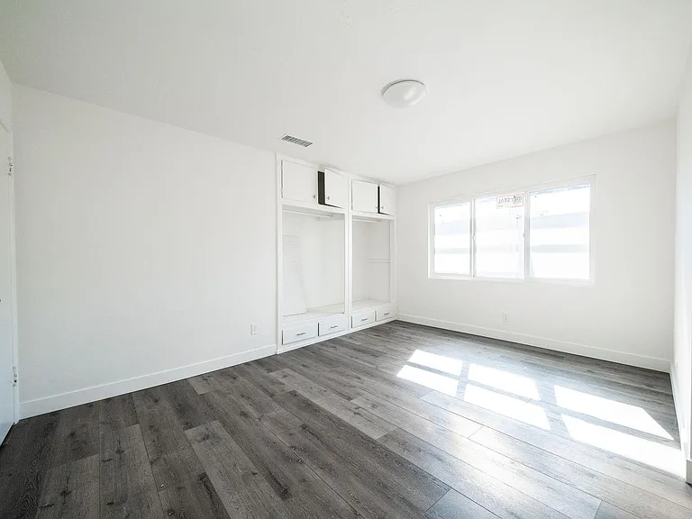1011 San Julian St #203 — Photo 29