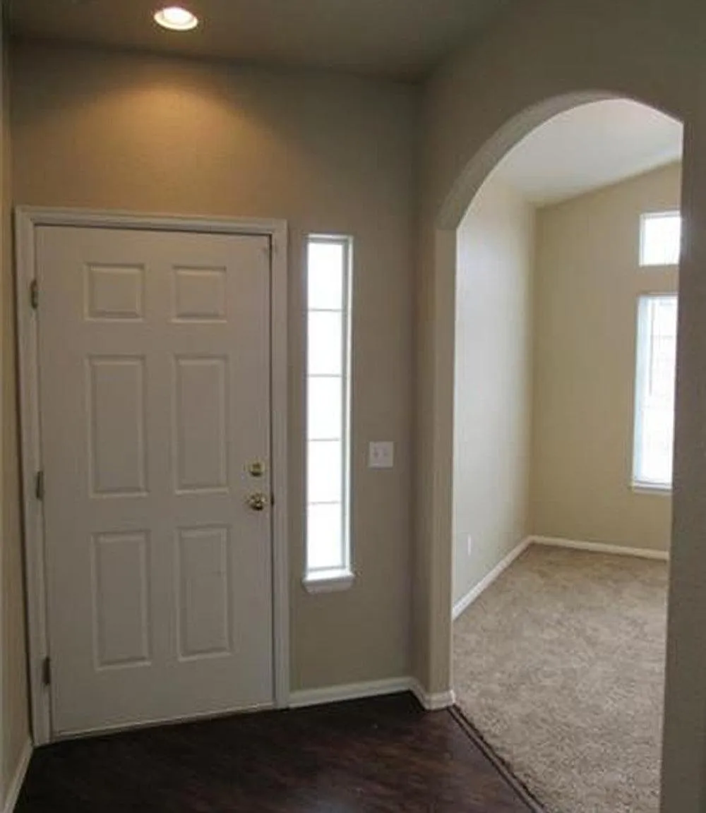 5 bed, 3.5 bath, 3123 sqft, $2,650 — Photo 2