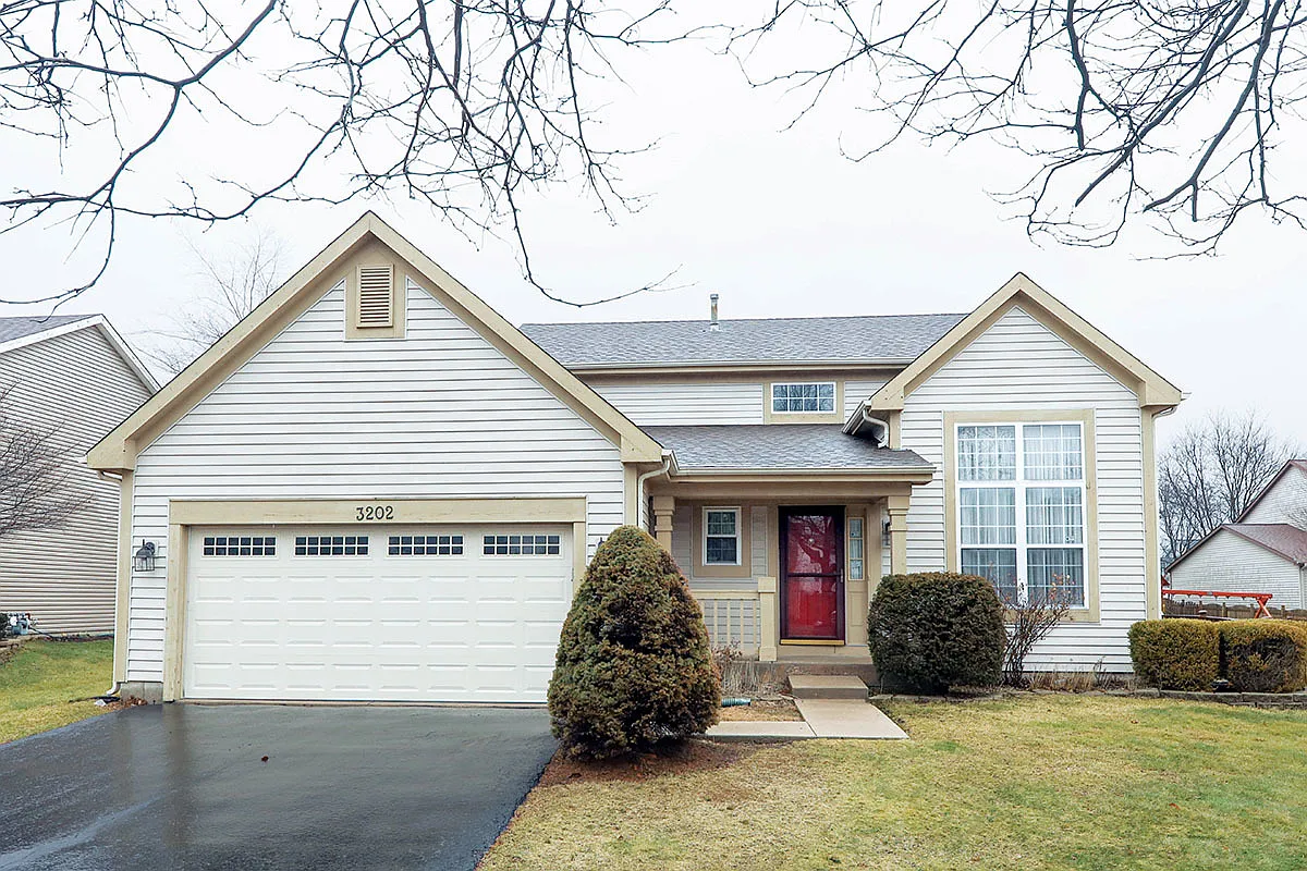 4 bed, 1920 sqft, $3,100 — Photo 1