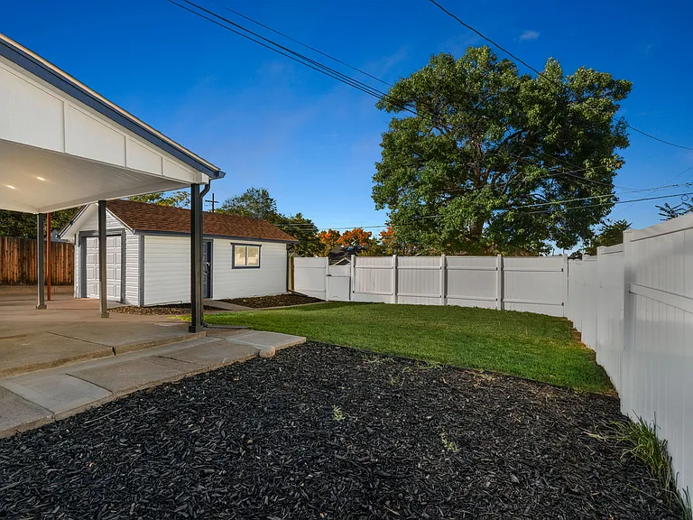 1557 W Dakota Ave — Photo 2