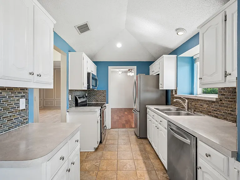 4203 Meadow Ridge Dr — Photo 12