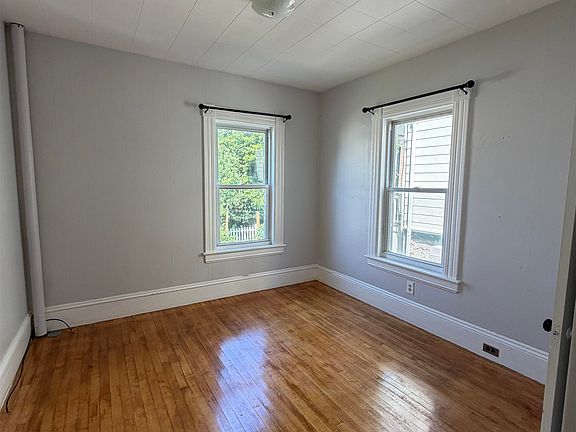 5th image of 94 Ashland St