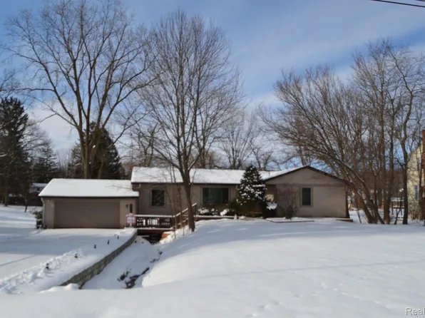5039 Chickasaw Trl, Flushing, MI 48433
