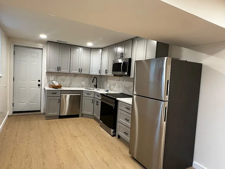 3225 Chestnut St NE #B — Photo 31