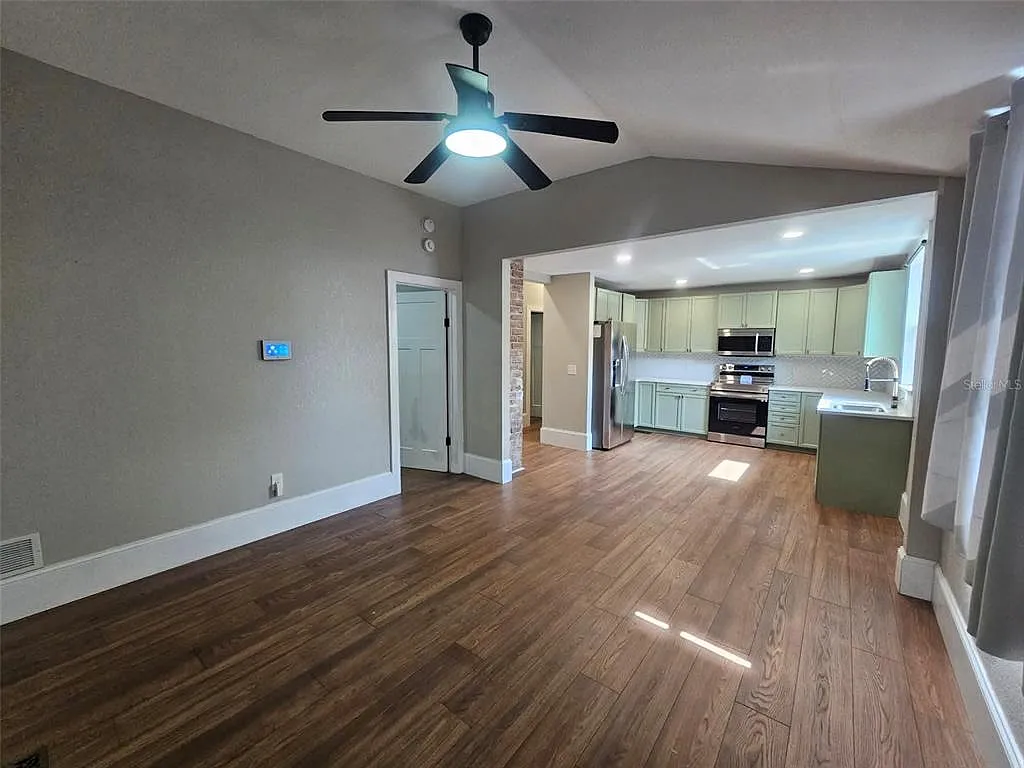 4 bed, 2.0 bath, 1412 sqft, $3,000 — Photo 3