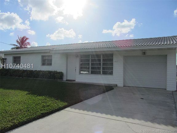 3rd image of 4521 SW 42nd Ave #0