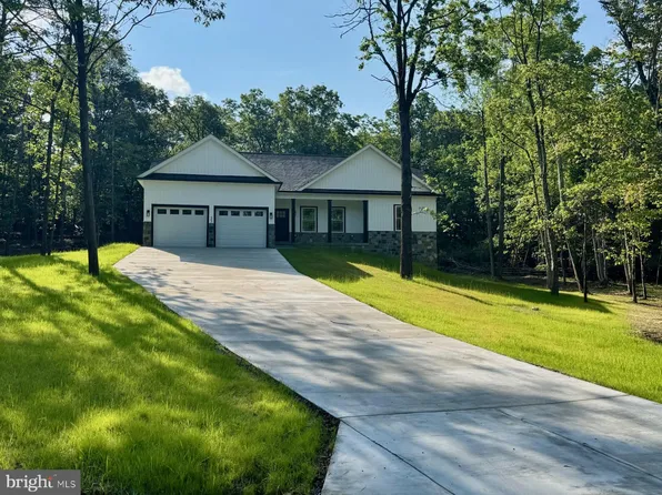33 Butternut Ln, Berkeley Springs, WV 25411