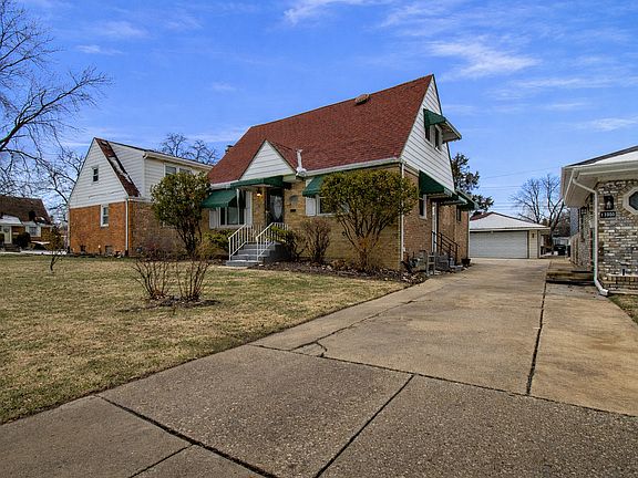 2nd image of 17552 Roy St