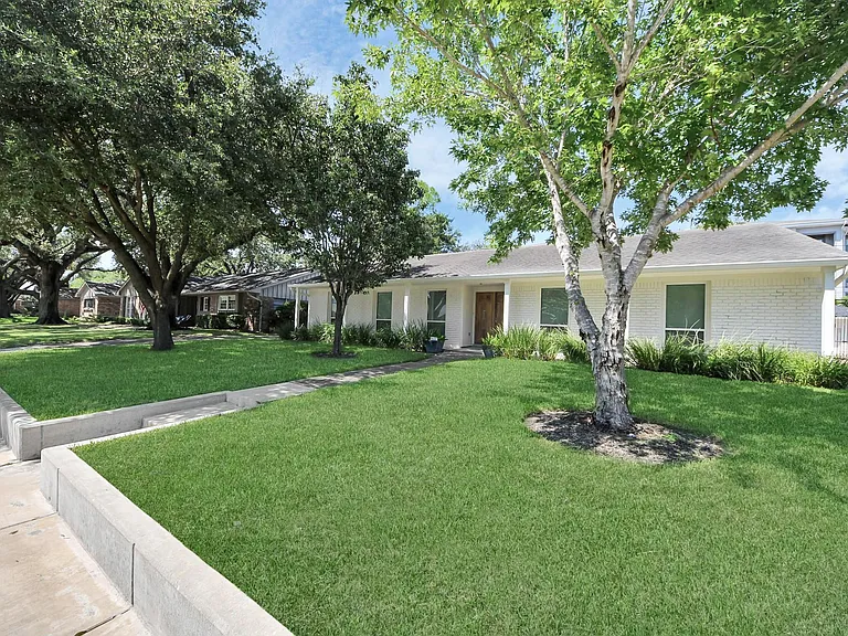 7610 Highmeadow Dr — Photo 6
