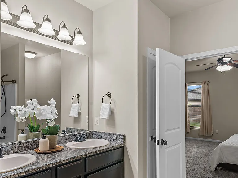 1115 Eli Conner Dr — Photo 3