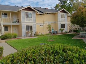 Brentwood Apartments, Brentwood Apartments-