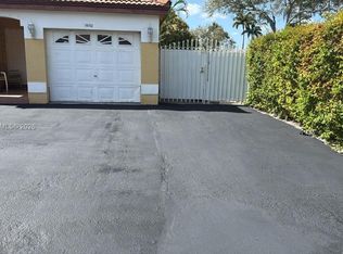 19712 NW 82nd Pl, Hialeah, FL 33015