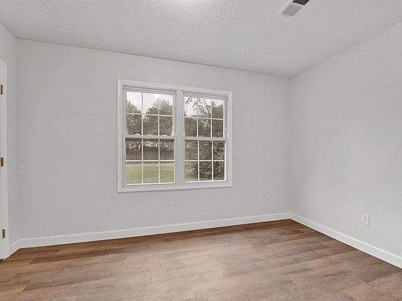3rd image of 2773 Waverly Ave