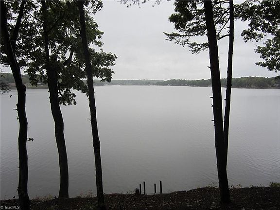 3rd image of 168 Foxglove Ln
