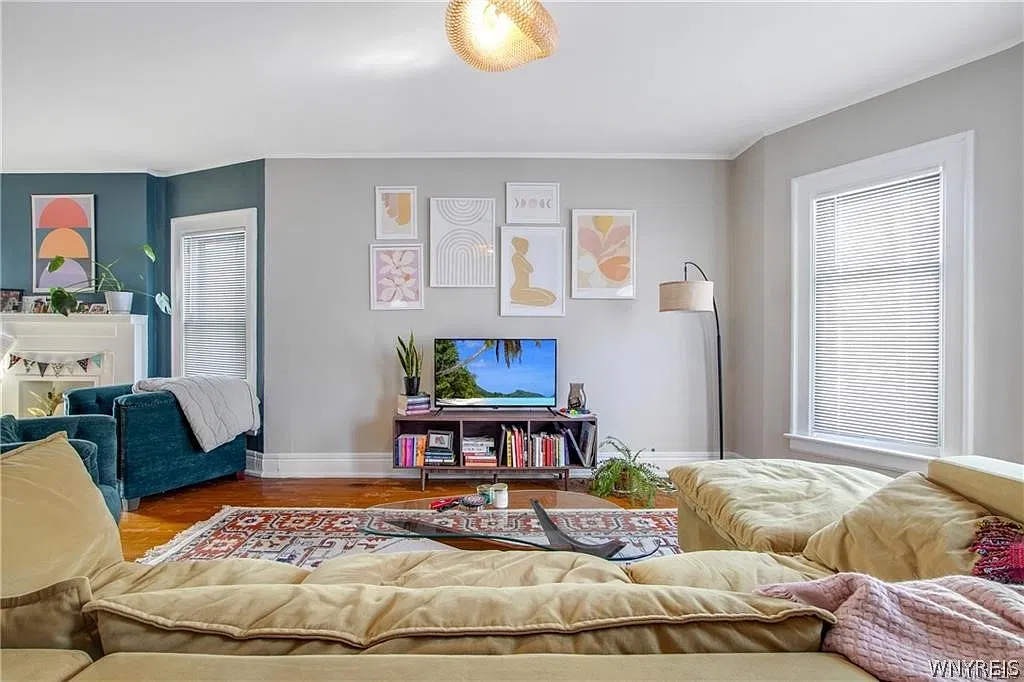 2 bed, 1.0 bath, 4805 sqft, $1,750 — Photo 2