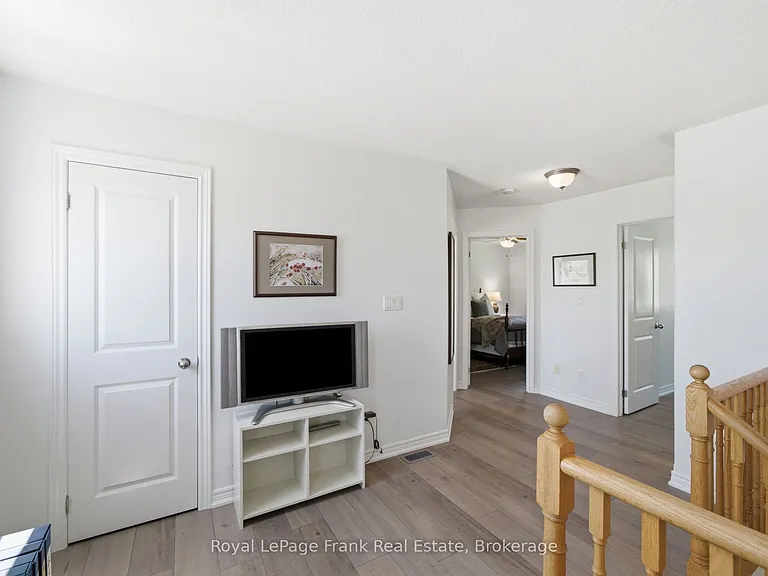 26 Fallingbrook Cres — Photo 15