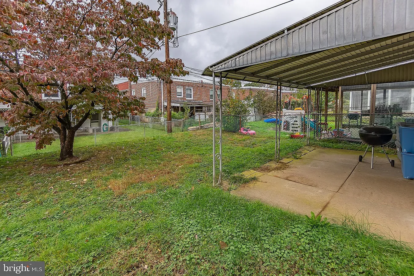 3 bed, 2.5 bath, 1554 sqft, $2,300 — Photo 2