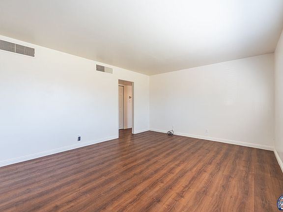 3rd image of 720 Circle Dr