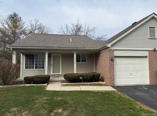 19335 Mandarin Dr, Roseville, MI 48066