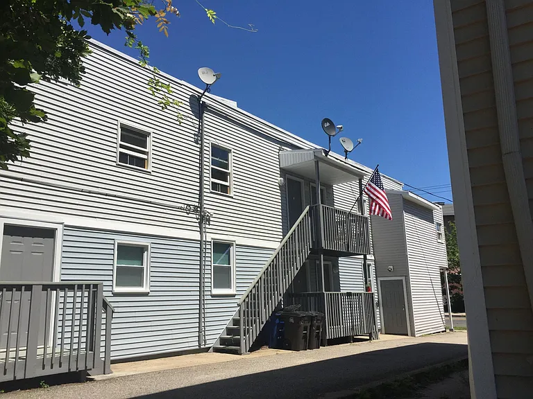 Kimberly Ave — Photo 1